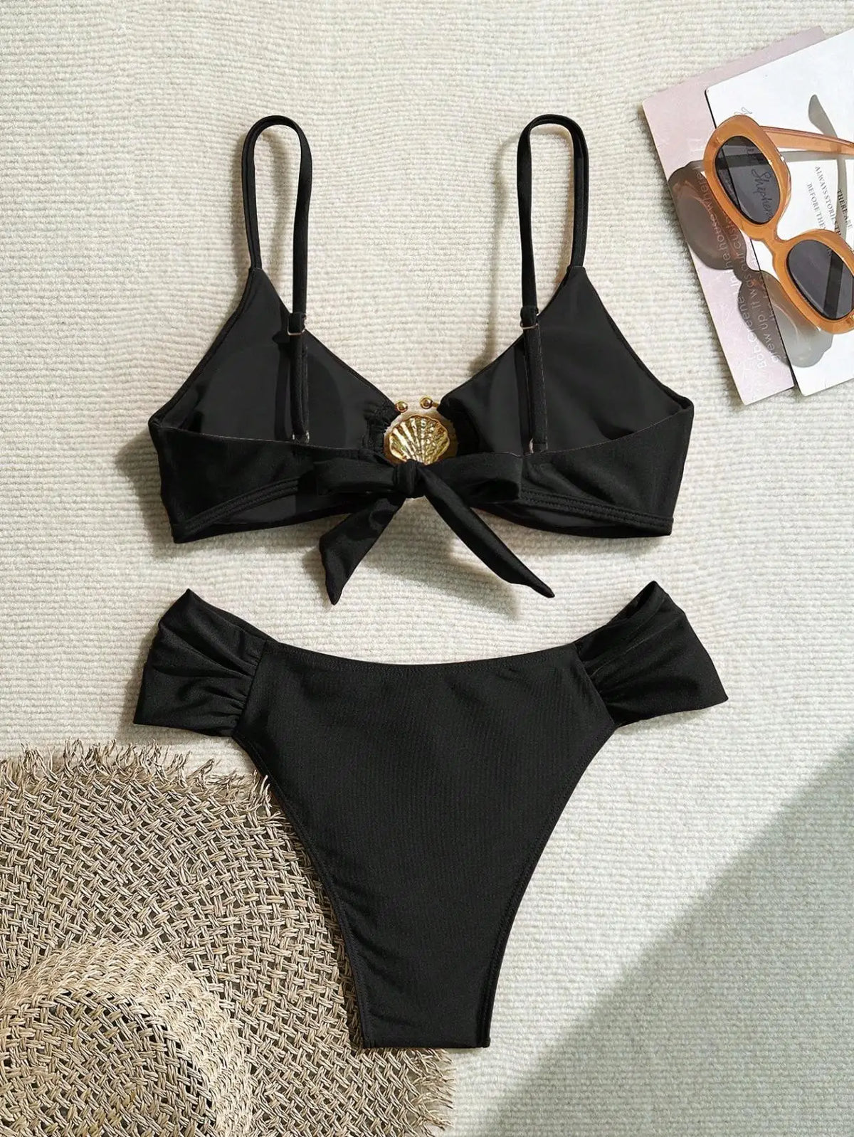 Costume da bagno bikini da donna 2026 nuovo sexy con bottoni in metallo a conchiglia, tinta unita, push-up, halter, due pezzi, per l'estate e la spiaggia