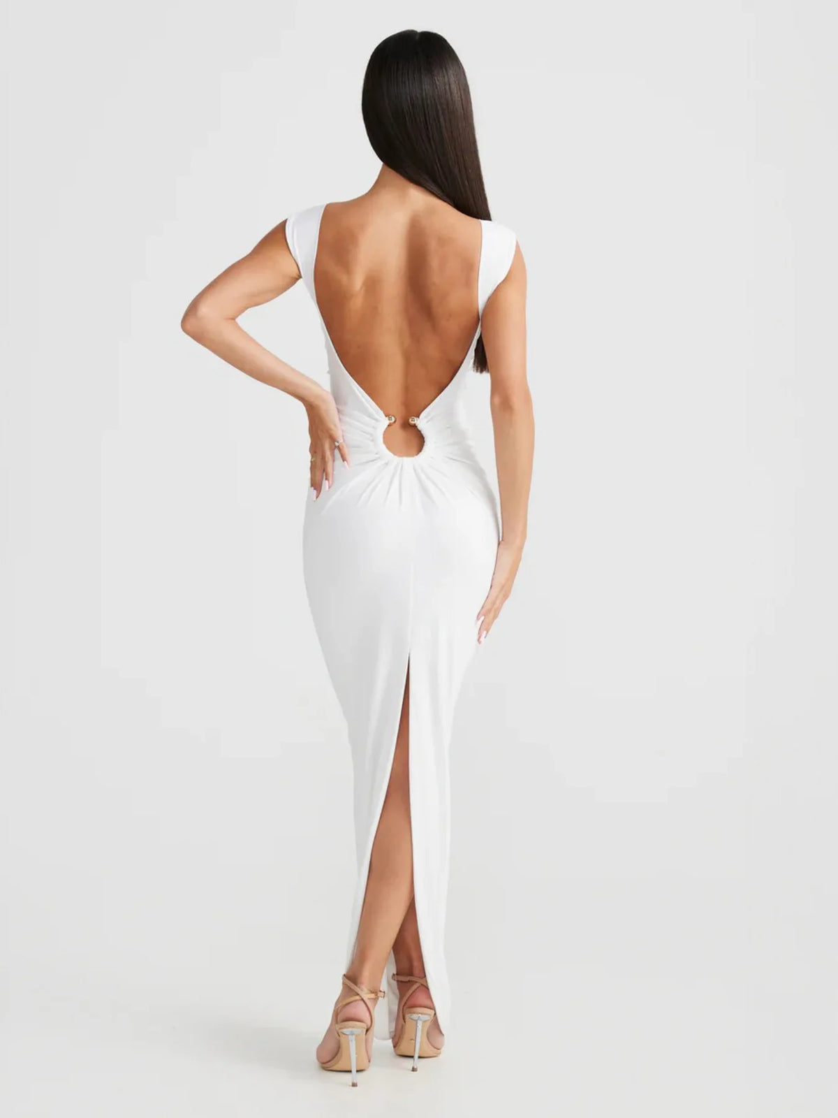 Elegante spalline solide senza maniche senza schienale con anello in metallo drappeggiato con spacco maxi abito estivo da donna per le vacanze serali